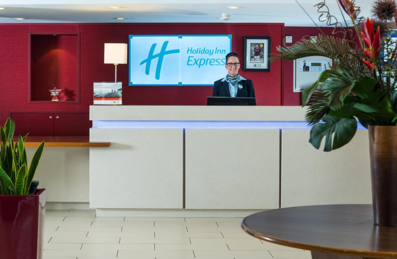 Holiday Inn Express Northampton - South By Ihg Ngoại thất bức ảnh