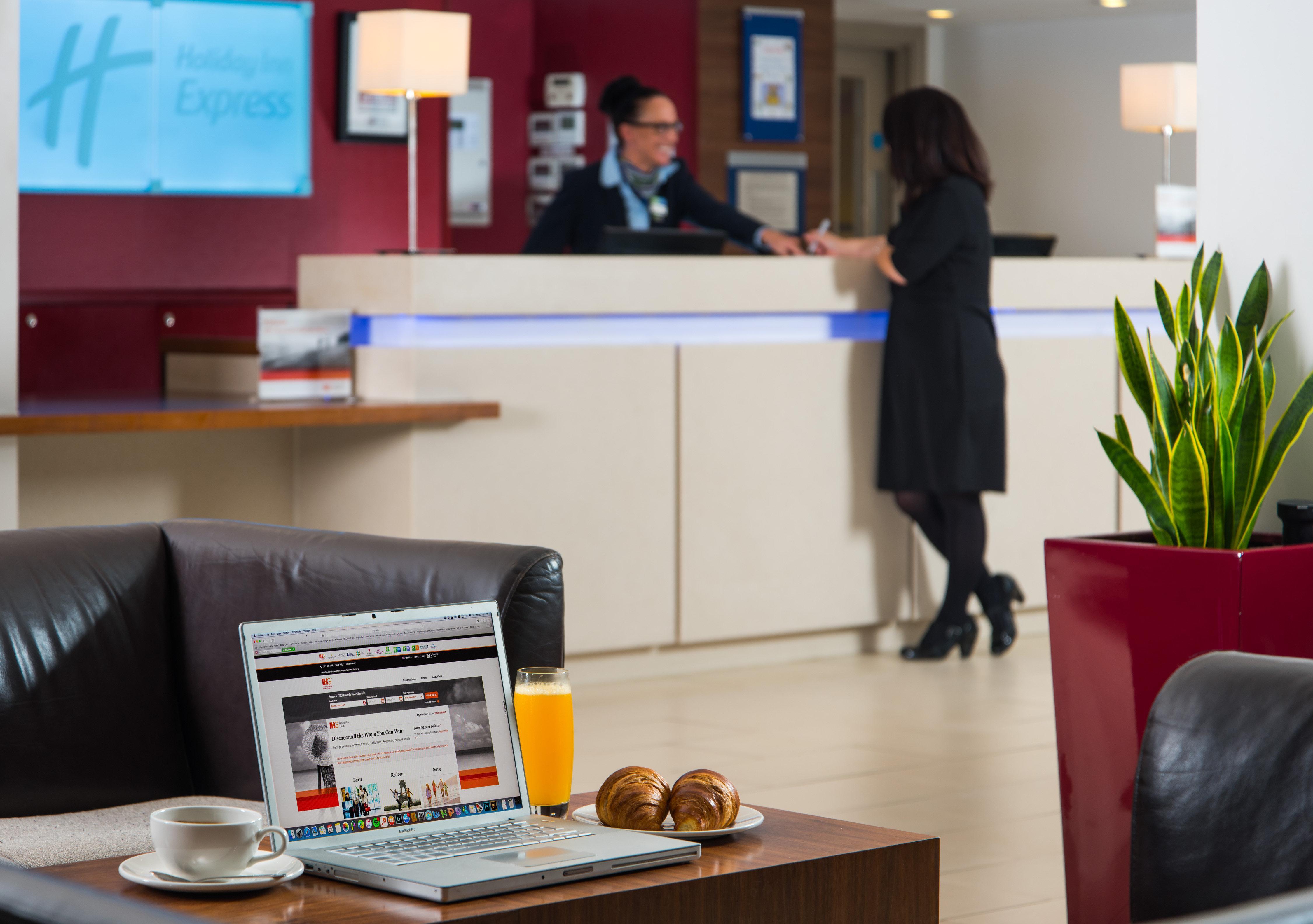 Holiday Inn Express Northampton - South By Ihg Ngoại thất bức ảnh
