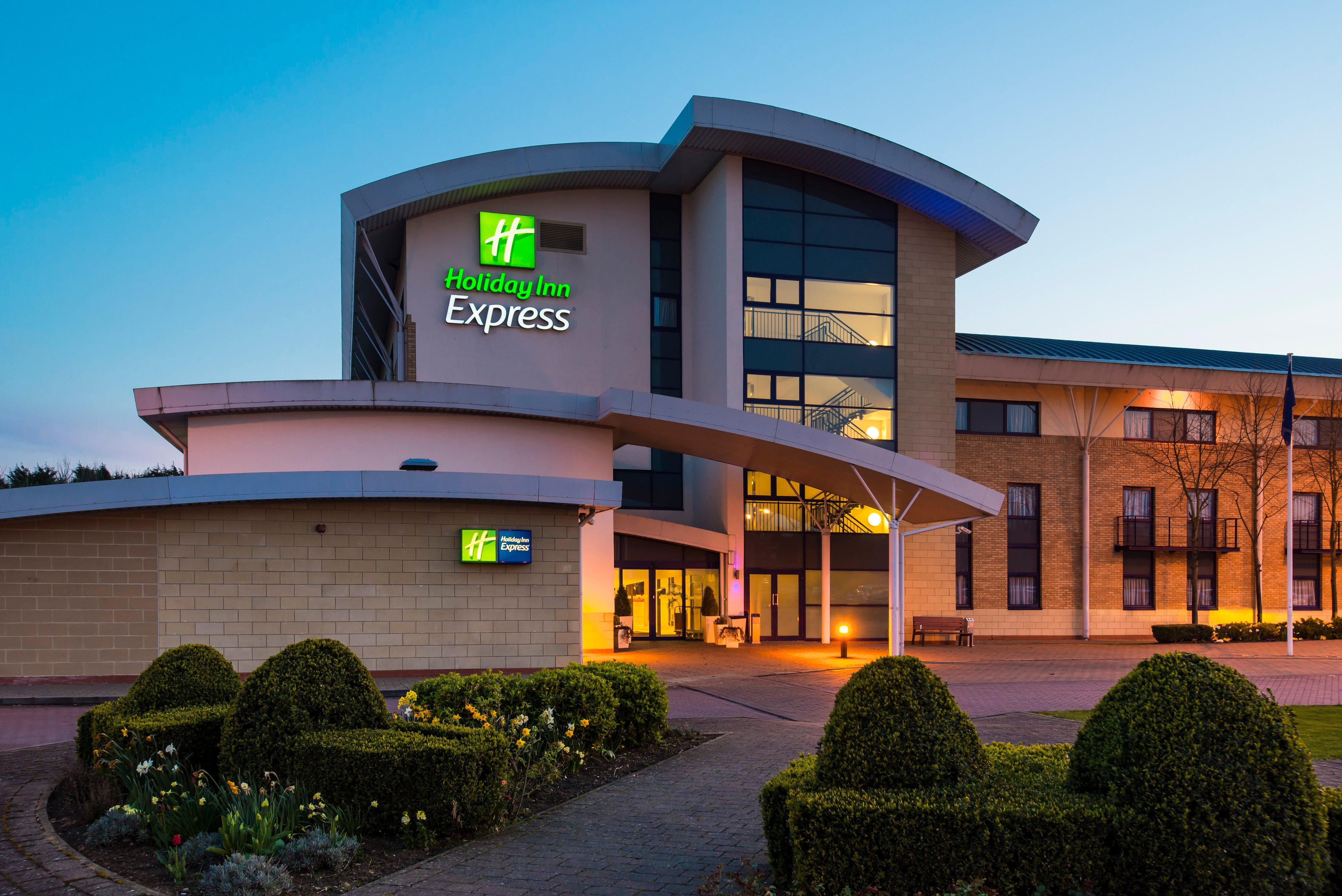 Holiday Inn Express Northampton - South By Ihg Ngoại thất bức ảnh