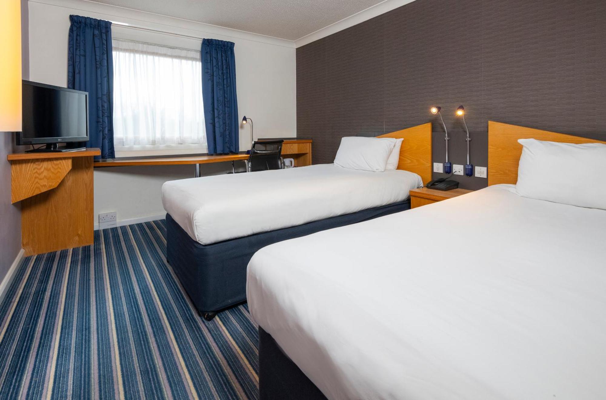 Holiday Inn Express Northampton - South By Ihg Ngoại thất bức ảnh