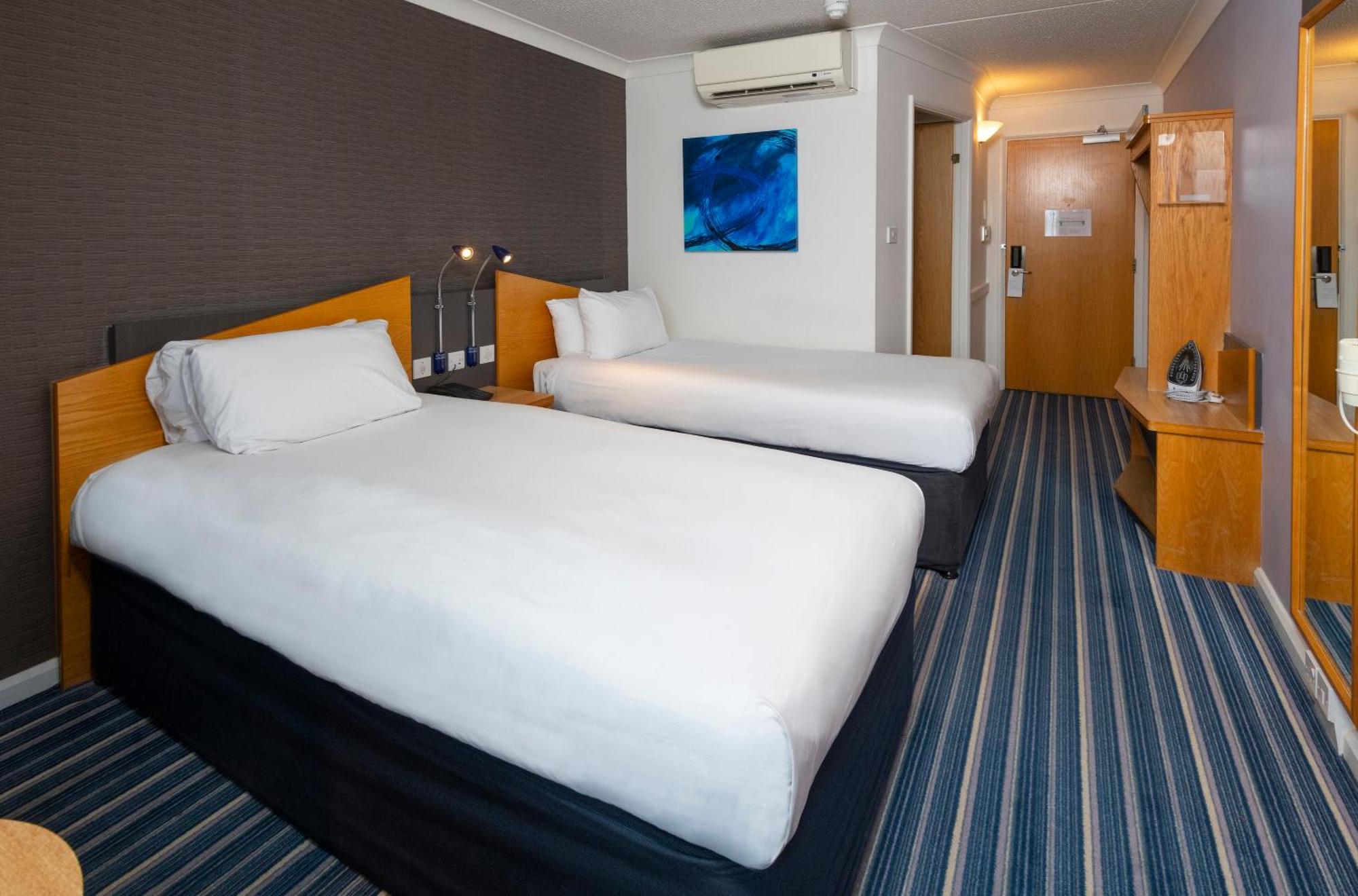 Holiday Inn Express Northampton - South By Ihg Ngoại thất bức ảnh