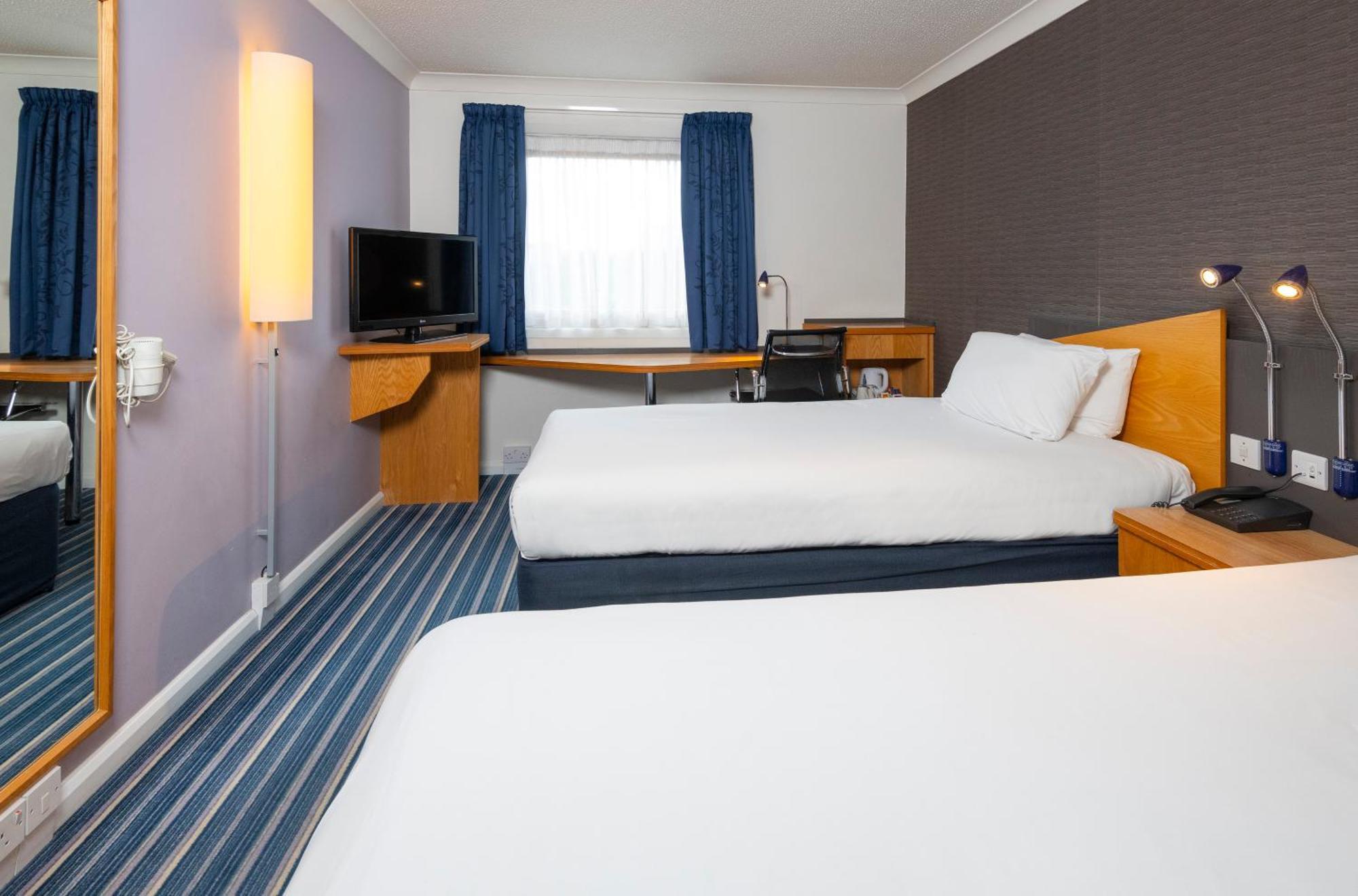 Holiday Inn Express Northampton - South By Ihg Ngoại thất bức ảnh
