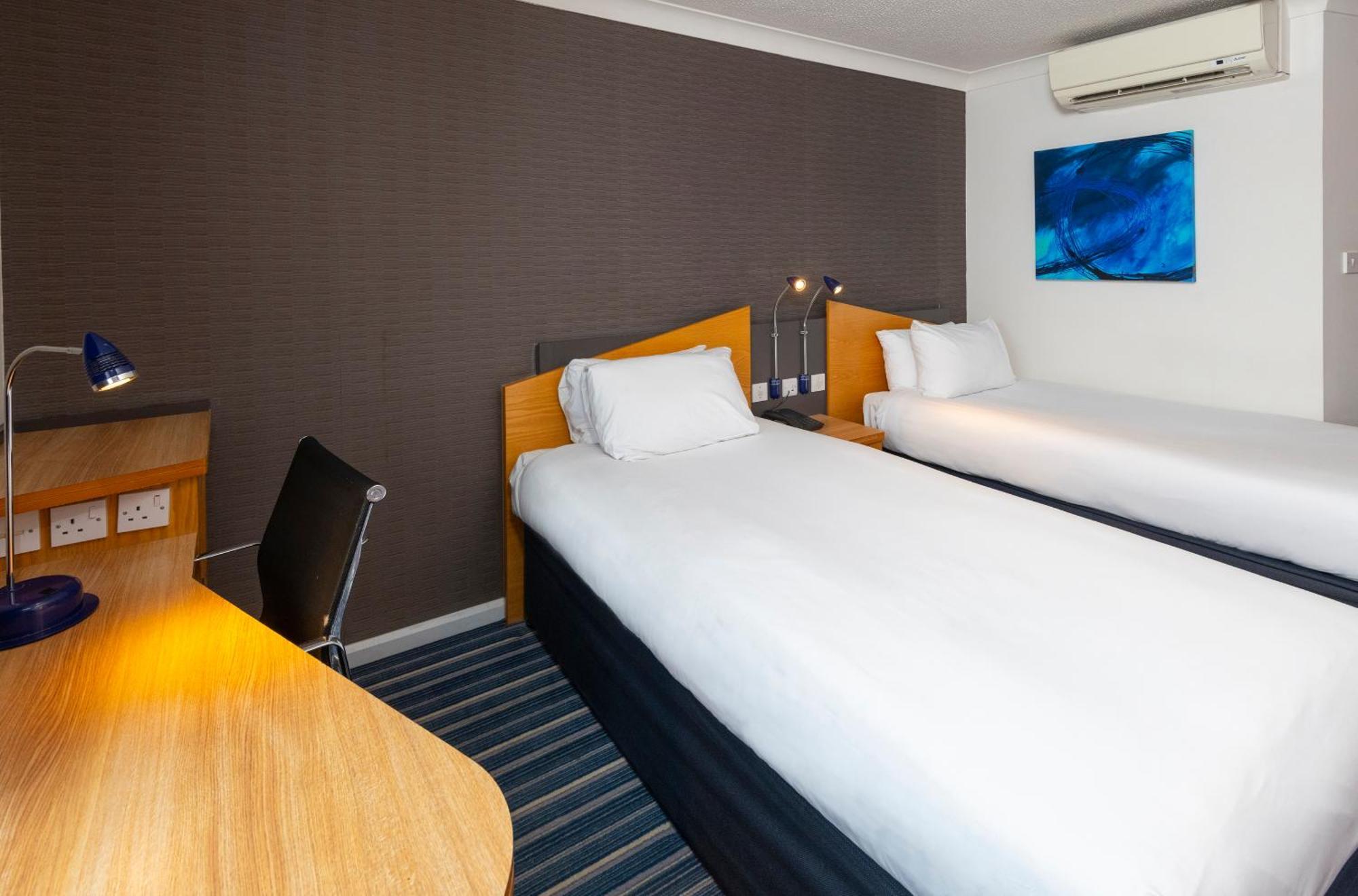 Holiday Inn Express Northampton - South By Ihg Ngoại thất bức ảnh