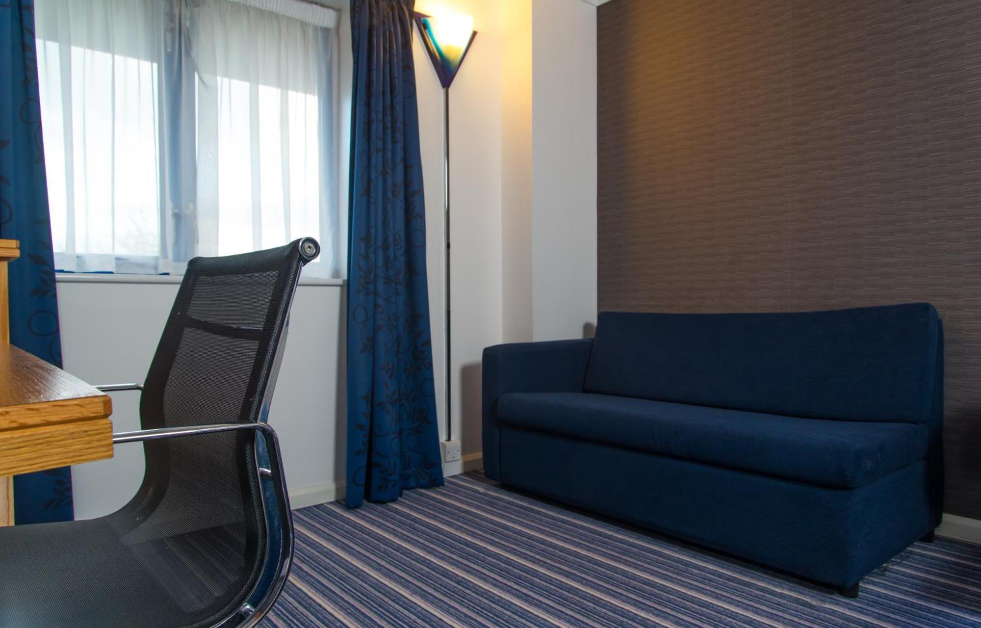 Holiday Inn Express Northampton - South By Ihg Ngoại thất bức ảnh