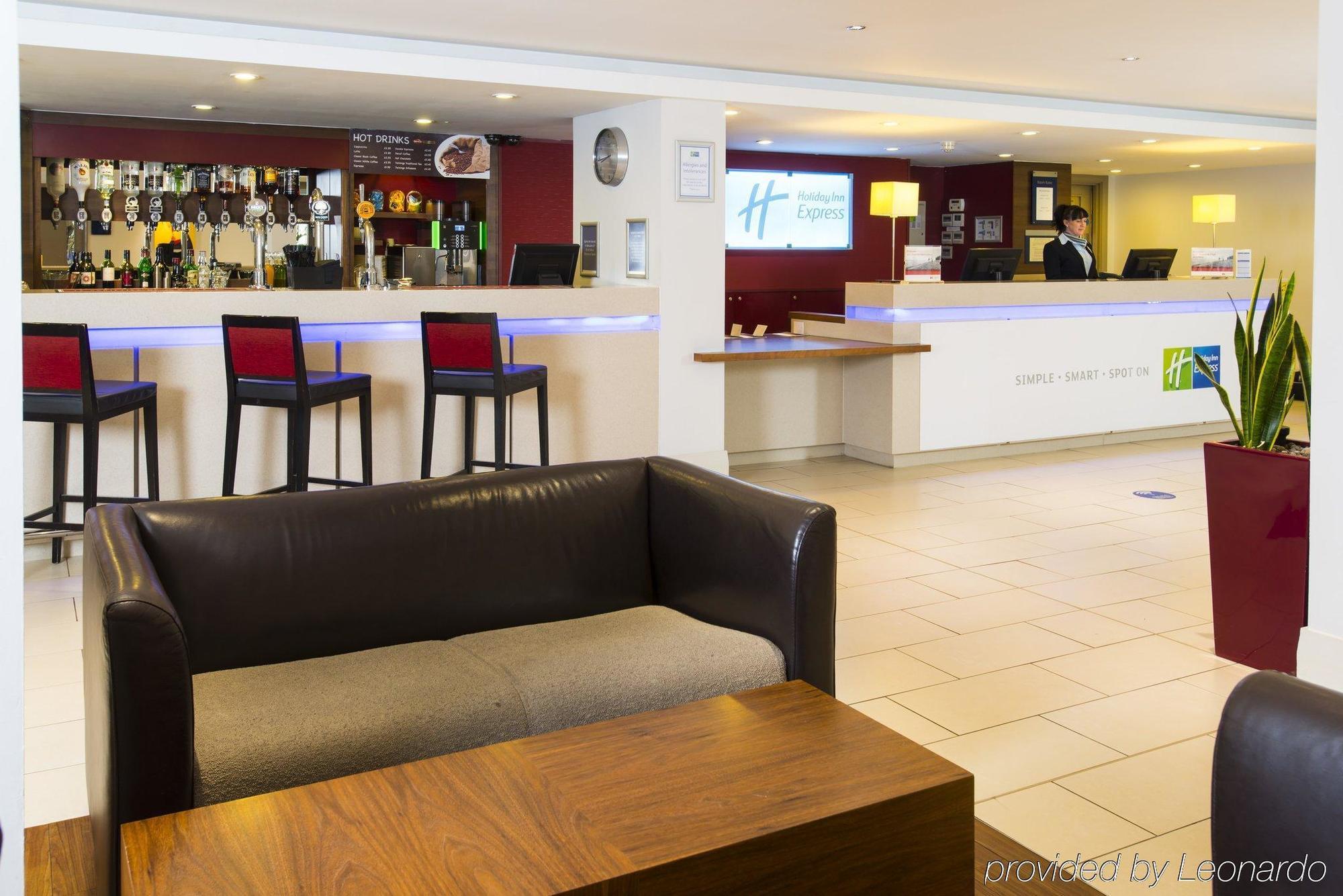 Holiday Inn Express Northampton - South By Ihg Ngoại thất bức ảnh