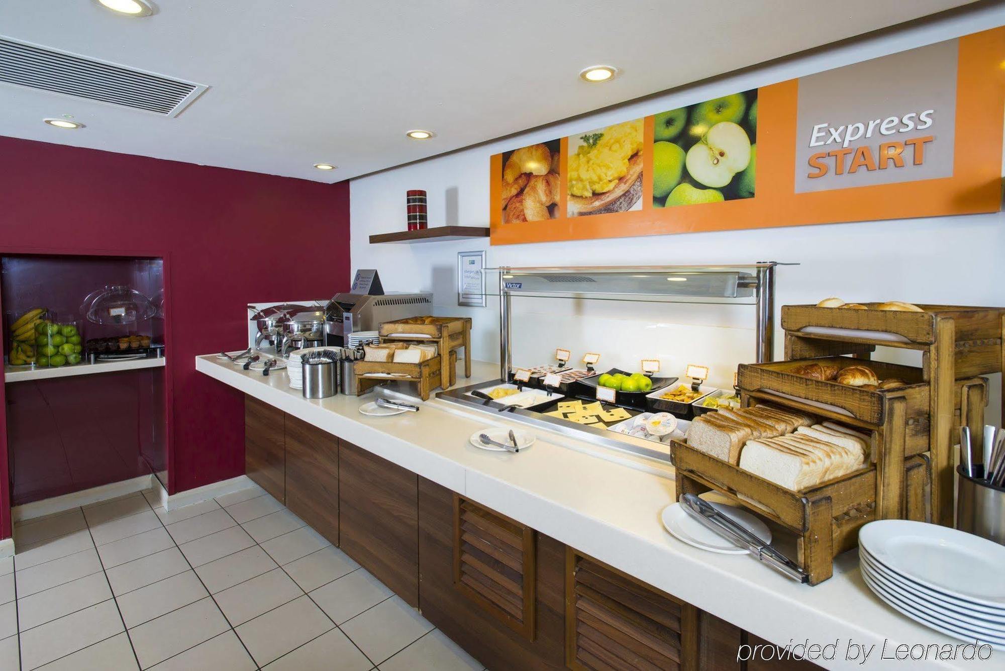 Holiday Inn Express Northampton - South By Ihg Ngoại thất bức ảnh